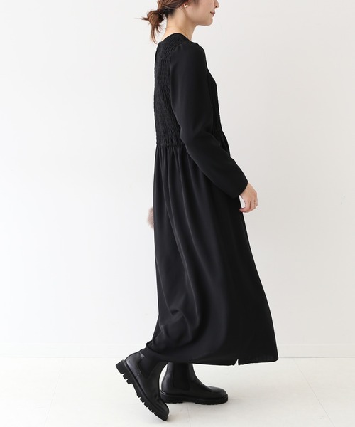 SLOBE IENA（スローブイエナ）の「シャーリングクルーネックワンピース【ウエストゴム/手洗い可能】◆（ワンピース・レディース・ブラック/ブラック系その他・FREE）」の10枚目の写真