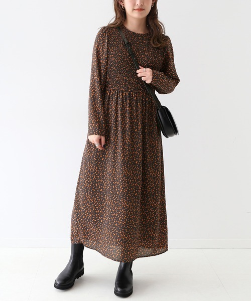 SLOBE IENA（スローブイエナ）の「シャーリングクルーネックワンピース【ウエストゴム/手洗い可能】◆（ワンピース・レディース・ブラック/ブラック系その他・FREE）」の16枚目の写真