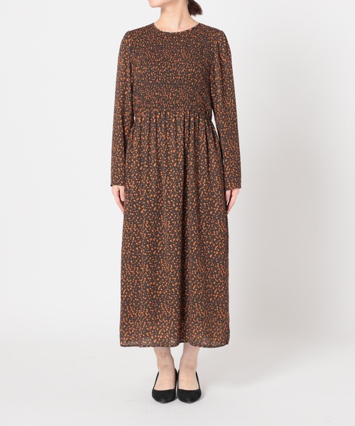 SLOBE IENA（スローブイエナ）の「シャーリングクルーネックワンピース【ウエストゴム/手洗い可能】◆（ワンピース・レディース・ブラック/ブラック系その他・FREE）」の20枚目の写真