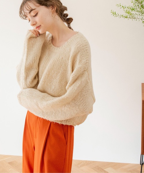 ANGIE(アンジー)の「起毛ローゲージショートニットプルオーバー(ニット/セーター・レディース・ブラック/ベージュ/ピンク/ブルー/アイボリー・FREE)」の1枚目の写真