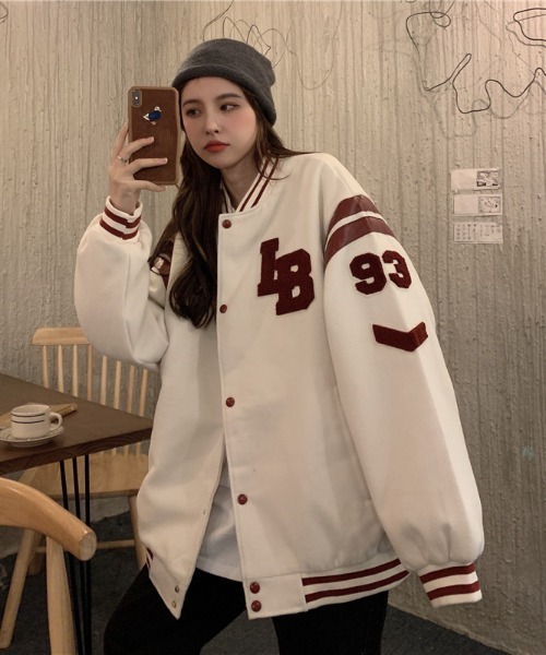 .KOM(ドットコム)の「A'GEM/9 × .kom『.kom/ドットケーオーエム』Lettered Stadium JUMPER レタードスタジャン 長袖 ブルゾン(スタジャン・レディース・ブラック/アイボリー・L)」の18枚目の写真