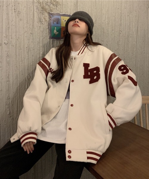 .KOM(ドットコム)の「A'GEM/9 × .kom『.kom/ドットケーオーエム』Lettered Stadium JUMPER レタードスタジャン 長袖 ブルゾン(スタジャン・レディース・ブラック/アイボリー・L)」の9枚目の写真
