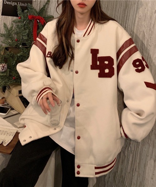 .KOM(ドットコム)の「A'GEM/9 × .kom『.kom/ドットケーオーエム』Lettered Stadium JUMPER レタードスタジャン 長袖 ブルゾン(スタジャン・レディース・ブラック/アイボリー・L)」の3枚目の写真