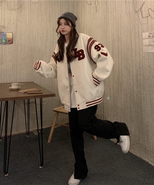 .KOM(ドットコム)の「A'GEM/9 × .kom『.kom/ドットケーオーエム』Lettered Stadium JUMPER レタードスタジャン 長袖 ブルゾン(スタジャン・レディース・ブラック/アイボリー・L)」の7枚目の写真
