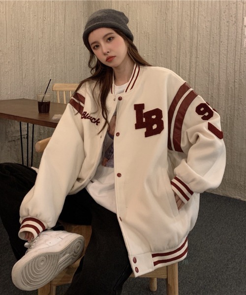 .KOM(ドットコム)の「A'GEM/9 × .kom『.kom/ドットケーオーエム』Lettered Stadium JUMPER レタードスタジャン 長袖 ブルゾン(スタジャン・レディース・ブラック/アイボリー・L)」の13枚目の写真
