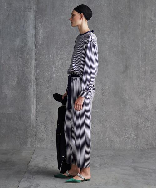 Drawer(ドゥロワー)の「<Drawer(ドゥロワー)> シルクストライプバックリボンブラウス(シャツ/ブラウス・レディース・ネイビー・FREE)」の2枚目の写真