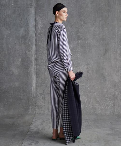 Drawer(ドゥロワー)の「<Drawer(ドゥロワー)> シルクストライプバックリボンブラウス(シャツ/ブラウス・レディース・ネイビー・FREE)」の3枚目の写真