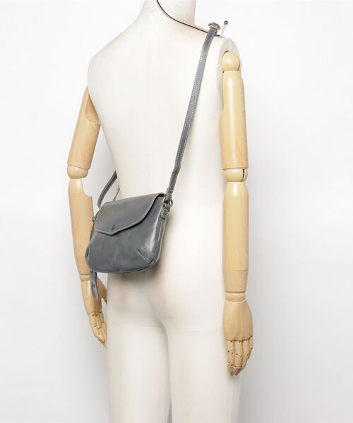 fes(フェス)の「fes フェス本革ミニショルダーバッグ(ショルダーバッグ・レディース・レッド/グリーン/キャメル/ネイビー・FREE)」の7枚目の写真