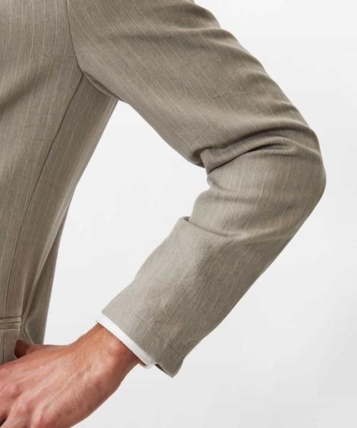 MICHEL KLEIN HOMME (ミッシェルクランオム)の「ストライプジャケット(ノーカラージャケット・メンズ・ブラック/ベージュ・MEDIUM/LARGE/X-LARGE)」の7枚目の写真