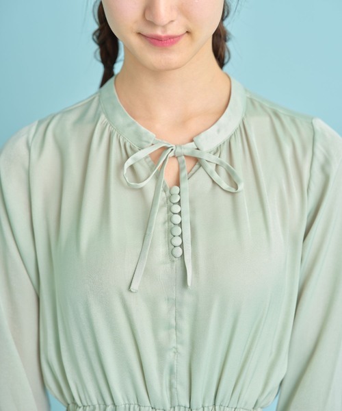 tocco closet（トッコ　クローゼット）の「りぼん＆くるみ釦付き袖口フレアティアードサテンワンピース（ワンピース・レディース・ミント/グレイッシュベージュ・M）」の6枚目の写真