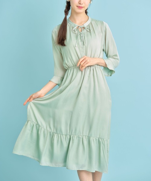 tocco closet（トッコ　クローゼット）の「りぼん＆くるみ釦付き袖口フレアティアードサテンワンピース（ワンピース・レディース・ミント/グレイッシュベージュ・M）」の5枚目の写真