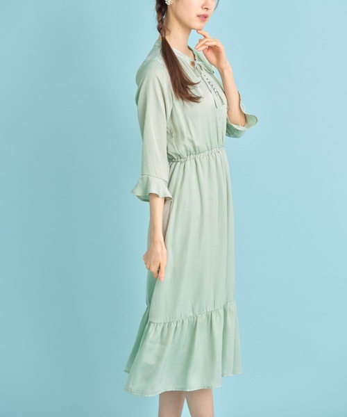 tocco closet（トッコ　クローゼット）の「りぼん＆くるみ釦付き袖口フレアティアードサテンワンピース（ワンピース・レディース・ミント/グレイッシュベージュ・M）」の7枚目の写真