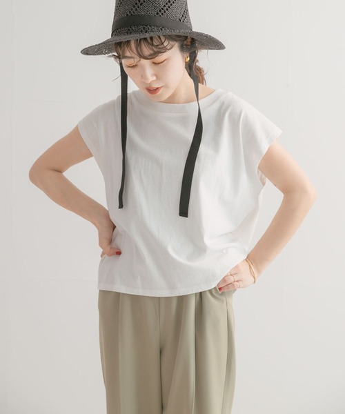 ITEMS URBANRESEARCH（アイテムズ アーバンリサーチ）の「クルーネックノースリーブTシャツ（Tシャツ/カットソー・レディース・グリーン/マスタード/ホワイト/ブラック・FREE）」の2枚目の写真