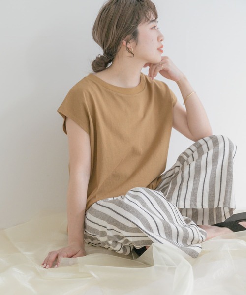 ITEMS URBANRESEARCH（アイテムズ アーバンリサーチ）の「クルーネックノースリーブTシャツ（Tシャツ/カットソー・レディース・グリーン/マスタード/ホワイト/ブラック・FREE）」の4枚目の写真