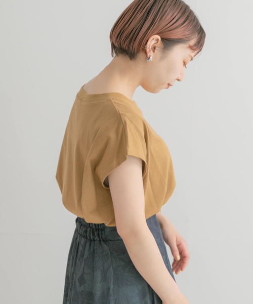 ITEMS URBANRESEARCH（アイテムズ アーバンリサーチ）の「クルーネックノースリーブTシャツ（Tシャツ/カットソー・レディース・グリーン/マスタード/ホワイト/ブラック・FREE）」の7枚目の写真