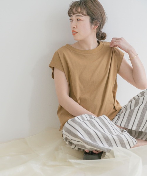 ITEMS URBANRESEARCH（アイテムズ アーバンリサーチ）の「クルーネックノースリーブTシャツ（Tシャツ/カットソー・レディース・グリーン/マスタード/ホワイト/ブラック・FREE）」の12枚目の写真