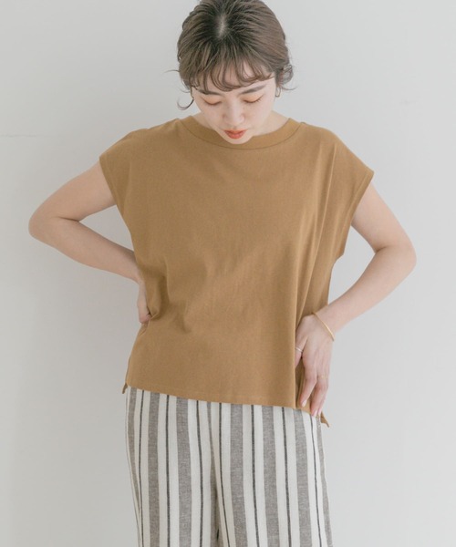 ITEMS URBANRESEARCH（アイテムズ アーバンリサーチ）の「クルーネックノースリーブTシャツ（Tシャツ/カットソー・レディース・グリーン/マスタード/ホワイト/ブラック・FREE）」の15枚目の写真