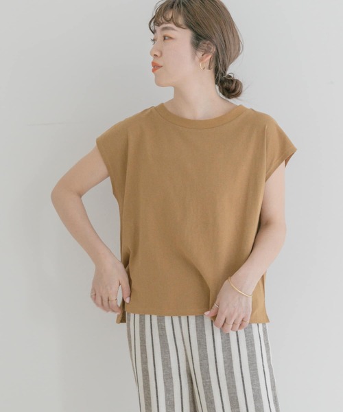 ITEMS URBANRESEARCH（アイテムズ アーバンリサーチ）の「クルーネックノースリーブTシャツ（Tシャツ/カットソー・レディース・グリーン/マスタード/ホワイト/ブラック・FREE）」の16枚目の写真