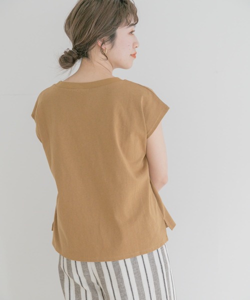 ITEMS URBANRESEARCH（アイテムズ アーバンリサーチ）の「クルーネックノースリーブTシャツ（Tシャツ/カットソー・レディース・グリーン/マスタード/ホワイト/ブラック・FREE）」の18枚目の写真