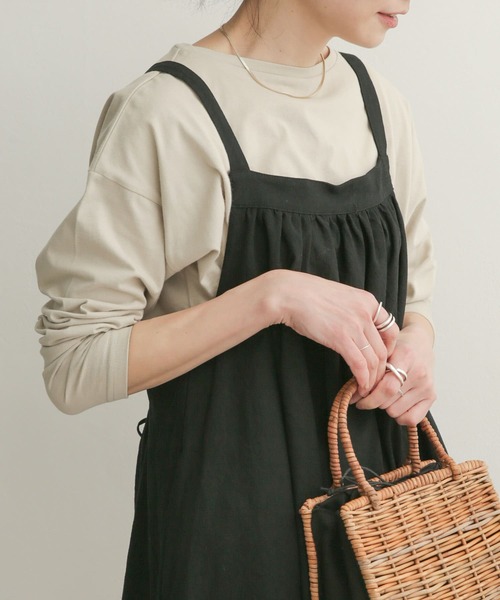 URBAN RESEARCH DOORS（アーバンリサーチドアーズ）の「ルーズボートネックロングTシャツ（Tシャツ/カットソー・レディース・オフホワイト/ライトカーキ/ベージュ系その他・1）」の3枚目の写真