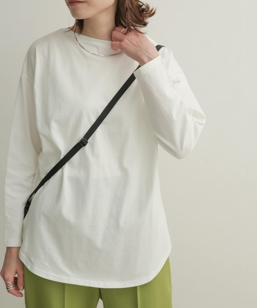 URBAN RESEARCH DOORS（アーバンリサーチドアーズ）の「ルーズボートネックロングTシャツ（Tシャツ/カットソー・レディース・オフホワイト/ライトカーキ/ベージュ系その他・1）」の4枚目の写真