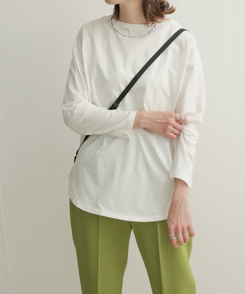 URBAN RESEARCH DOORS（アーバンリサーチドアーズ）の「ルーズボートネックロングTシャツ（Tシャツ/カットソー・レディース・オフホワイト/ライトカーキ/ベージュ系その他・1）」の6枚目の写真