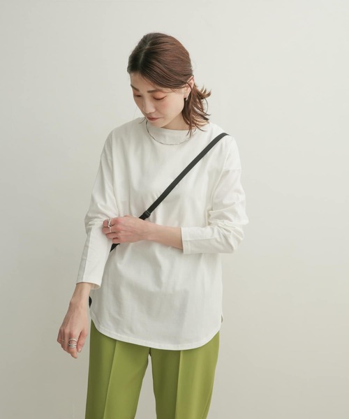 URBAN RESEARCH DOORS（アーバンリサーチドアーズ）の「ルーズボートネックロングTシャツ（Tシャツ/カットソー・レディース・オフホワイト/ライトカーキ/ベージュ系その他・1）」の7枚目の写真