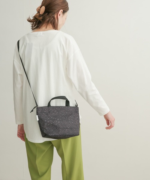 URBAN RESEARCH DOORS（アーバンリサーチドアーズ）の「ルーズボートネックロングTシャツ（Tシャツ/カットソー・レディース・オフホワイト/ライトカーキ/ベージュ系その他・1）」の10枚目の写真