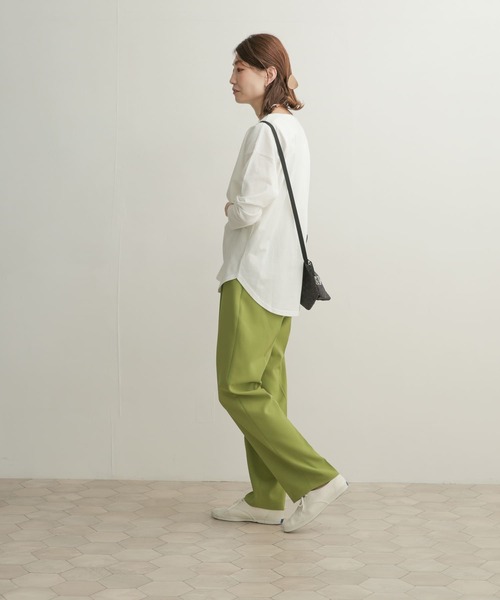 URBAN RESEARCH DOORS（アーバンリサーチドアーズ）の「ルーズボートネックロングTシャツ（Tシャツ/カットソー・レディース・オフホワイト/ライトカーキ/ベージュ系その他・1）」の12枚目の写真