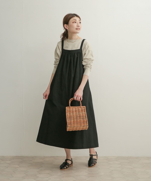 URBAN RESEARCH DOORS（アーバンリサーチドアーズ）の「ルーズボートネックロングTシャツ（Tシャツ/カットソー・レディース・オフホワイト/ライトカーキ/ベージュ系その他・1）」の19枚目の写真