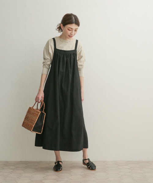 URBAN RESEARCH DOORS（アーバンリサーチドアーズ）の「ルーズボートネックロングTシャツ（Tシャツ/カットソー・レディース・オフホワイト/ライトカーキ/ベージュ系その他・1）」の20枚目の写真