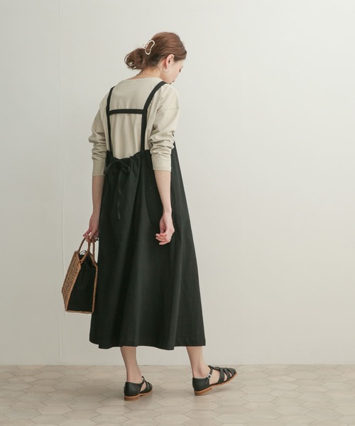 URBAN RESEARCH DOORS（アーバンリサーチドアーズ）の「ルーズボートネックロングTシャツ（Tシャツ/カットソー・レディース・オフホワイト/ライトカーキ/ベージュ系その他・1）」の21枚目の写真