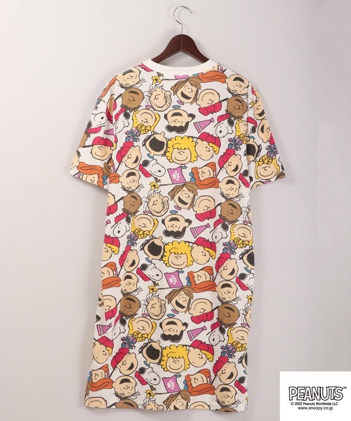 PEANUTS(ピーナッツ)の「PEANUTS SNOOPY/スヌーピー 総柄半袖キャラクターワンピース(ワンピース・レディース・ホワイト・LL/M/L)」の3枚目の写真