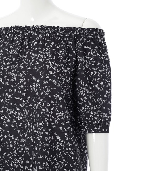 fifth(フィフス)の「小花柄プリントオフショルブラウス(Tシャツ/カットソー・レディース・ブラック/ラベンダー・M)」の19枚目の写真
