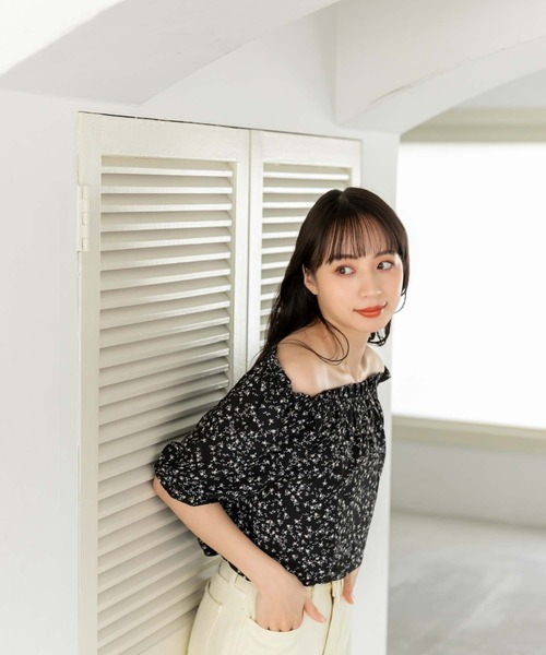 fifth(フィフス)の「小花柄プリントオフショルブラウス(Tシャツ/カットソー・レディース・ブラック/ラベンダー・M)」の12枚目の写真