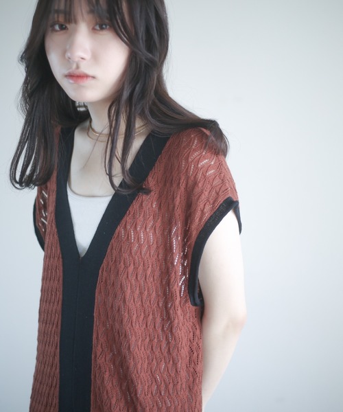 spoon store（スプーンストア）の「透かし編配色ニットワンピース（ワンピース・レディース・ブラック/ブラウン・フリー）」の4枚目の写真