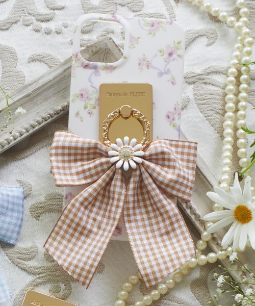 Maison de FLEUR(メゾンドフルール)の「EC限定フラワービジューギンガムスマホリング(スマホグッズ・レディース・ベージュ/ネイビー/サックスブルー・FREE)」の2枚目の写真