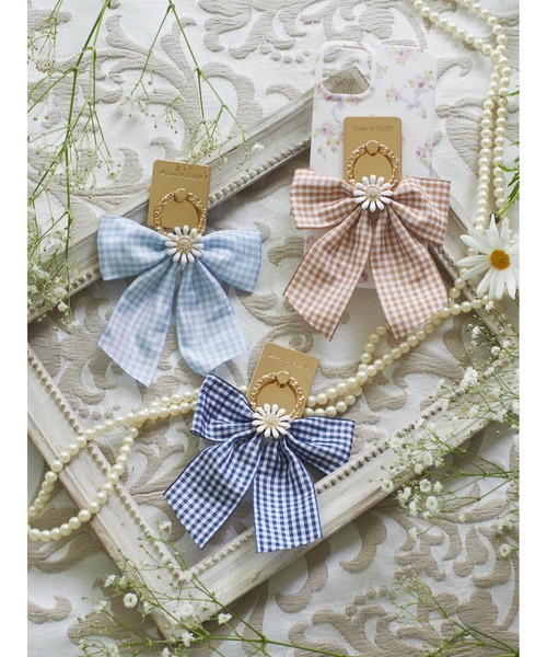 Maison de FLEUR(メゾンドフルール)の「EC限定フラワービジューギンガムスマホリング(スマホグッズ・レディース・ベージュ/ネイビー/サックスブルー・FREE)」の14枚目の写真