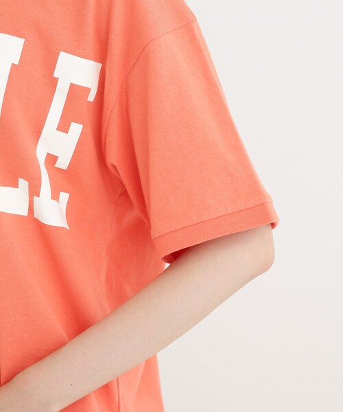 Cutie Blonde（キューティーブロンド）の「◆カレッジBIGロゴTシャツ（Tシャツ/カットソー・レディース・チャコールグレー/オフホワイト/オレンジ/ライトベージュ・02/03）」の9枚目の写真