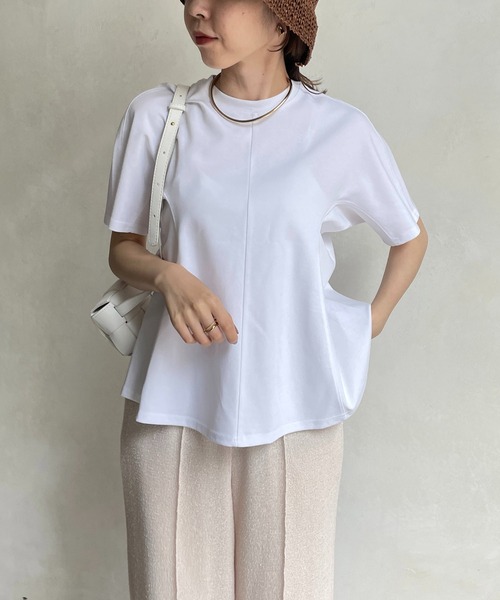 CAPRICIEUX LE'MAGE(カプリシューレマージュ)の「立体フレアTシャツ(Tシャツ/カットソー・レディース・ホワイト/ブラック/ベージュ・FREE)」の1枚目の写真