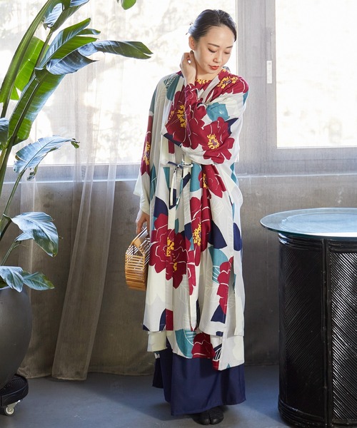 カヤ(カヤ)の「【カヤ】ジャポネズリ 銘仙牡丹UV羽織(カーディガン/ボレロ・レディース・ライトグレー/ネイビー/スミクロ・FREE)」の3枚目の写真