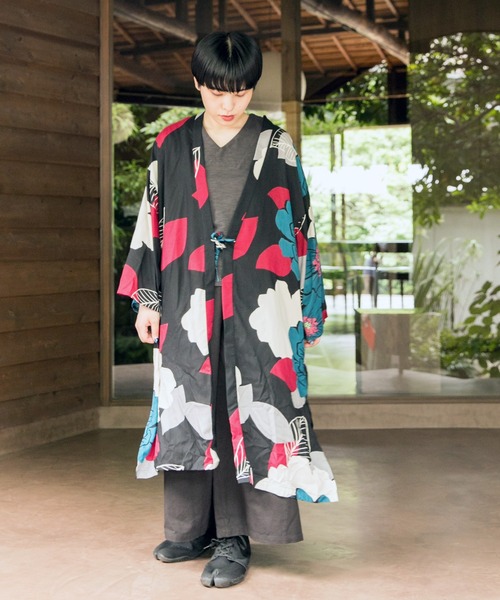 カヤ(カヤ)の「【カヤ】ジャポネズリ 銘仙牡丹UV羽織(カーディガン/ボレロ・レディース・ライトグレー/ネイビー/スミクロ・FREE)」の7枚目の写真