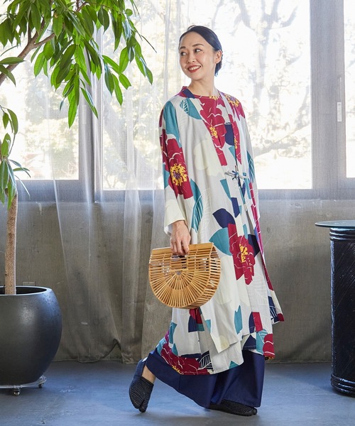 カヤ(カヤ)の「【カヤ】ジャポネズリ 銘仙牡丹UV羽織(カーディガン/ボレロ・レディース・ライトグレー/ネイビー/スミクロ・FREE)」の12枚目の写真