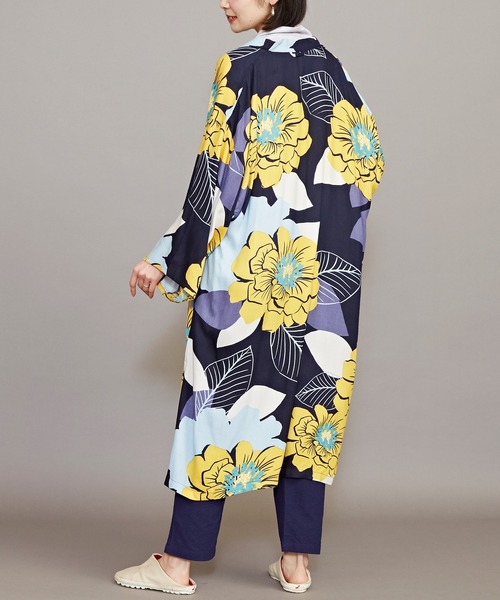 カヤ(カヤ)の「【カヤ】ジャポネズリ 銘仙牡丹UV羽織(カーディガン/ボレロ・レディース・ライトグレー/ネイビー/スミクロ・FREE)」の17枚目の写真