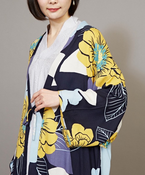 カヤ(カヤ)の「【カヤ】ジャポネズリ 銘仙牡丹UV羽織(カーディガン/ボレロ・レディース・ライトグレー/ネイビー/スミクロ・FREE)」の20枚目の写真