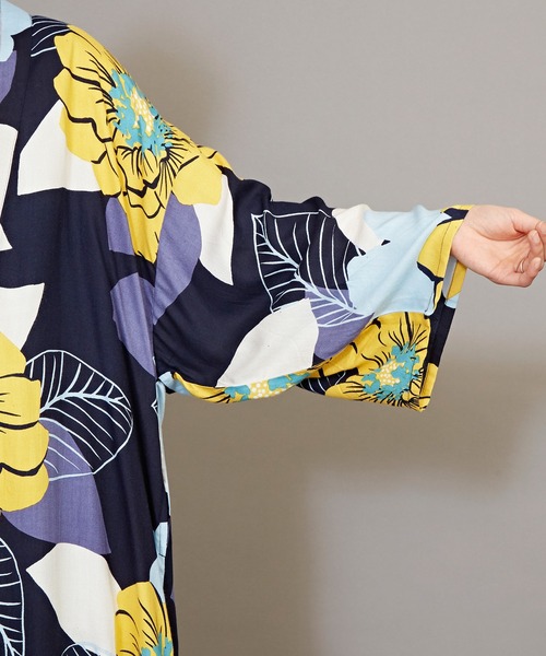 カヤ(カヤ)の「【カヤ】ジャポネズリ 銘仙牡丹UV羽織(カーディガン/ボレロ・レディース・ライトグレー/ネイビー/スミクロ・FREE)」の19枚目の写真