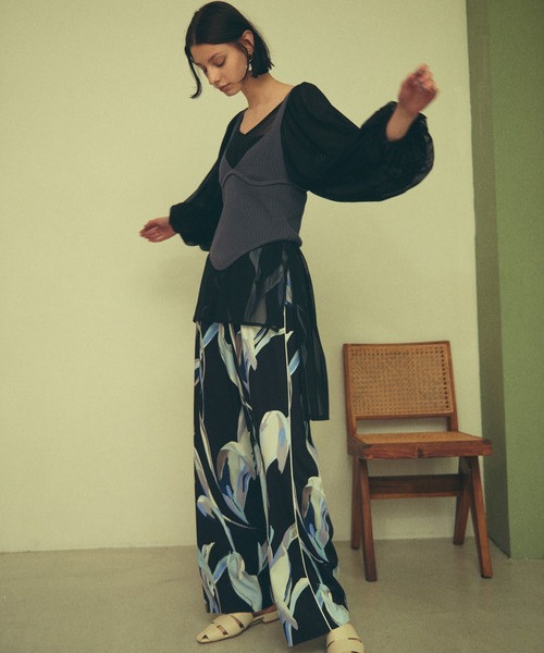 LA BELLE ETUDE(ラベルエチュード)の「ニュアンスリーフ柄リラックスシャツ(シャツ/ブラウス・レディース・ライトグリーン/ネイビー・FREE)」の4枚目の写真