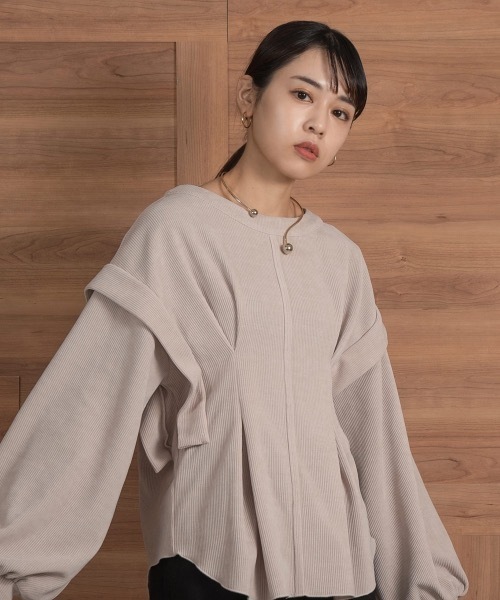 Amiur(エミレ)の「shoulder tuck knit sew(ニット/セーター・レディース・カーキ/ベージュ・FREE)」の2枚目の写真