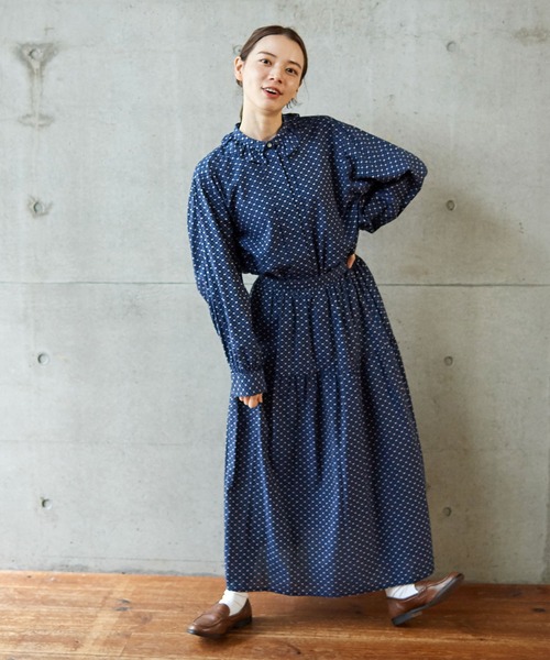 PAR ICI(パーリッシィ)の「シャンブレー小花柄プリント ティアードスカート (セットアップ対応)(スカート・レディース・ネイビー・FREE)」の7枚目の写真