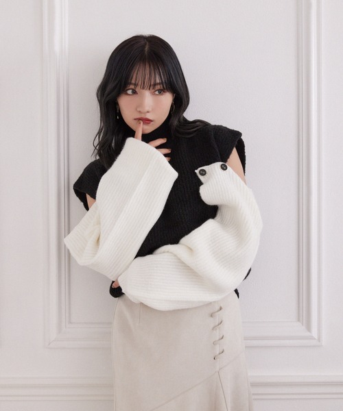 ANDGEEBEE（アンジービー）の「ハイネックオープンショルダーニット（ニット/セーター・レディース・ブラック×ホワイト/ライトカーキ・MEDIUM）」の18枚目の写真